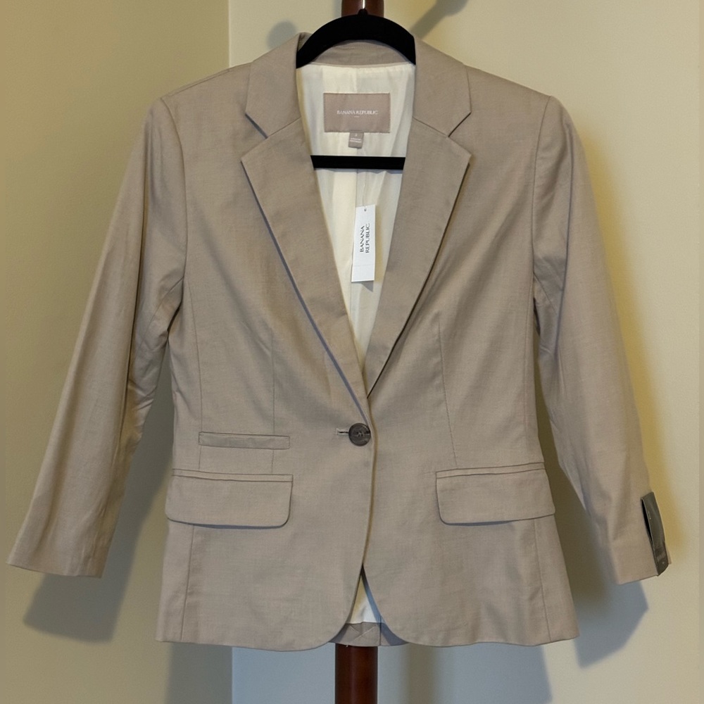 NWT Banana Republic Blazer - Size 2 - Beige